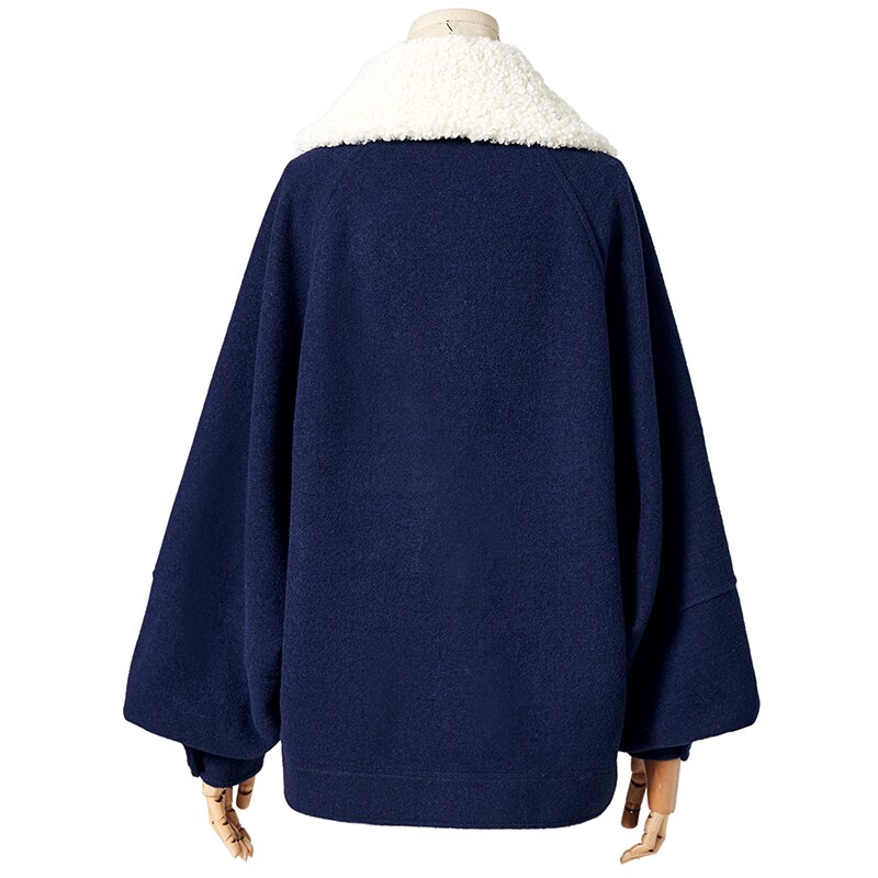 ARTKA 2019 Winter New Women Woolen Coat Single Breasted Thicken Woolen Jacket Pocket Detachable Lamb Fur Collar Outwear WA10193Q