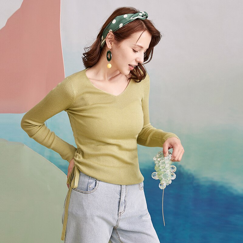 ARTKA 2020 Autumn New Women Sweater 3 Color Fashion Casual Thin Wool Sweater V-Neck Pullover Soft Wool Knitted Sweaters YB20002Q