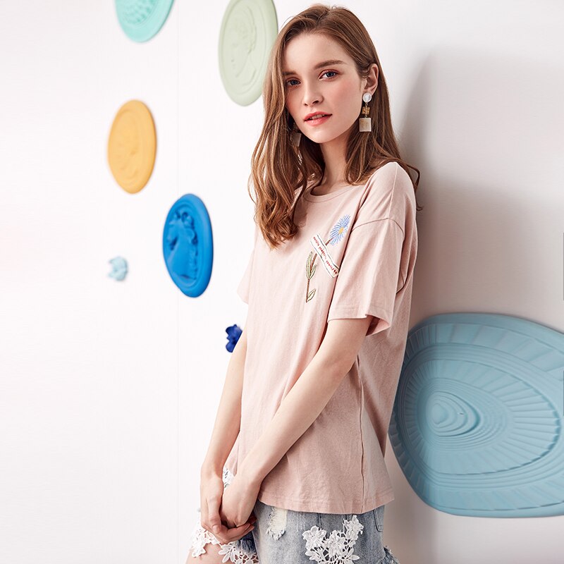 ARTKA 2020 Summer New Women Fashion 3 Colors Flower Embroidery O-Neck T-shirt Pure Cotton Loose Short Sleeve T-shirts TA11685X